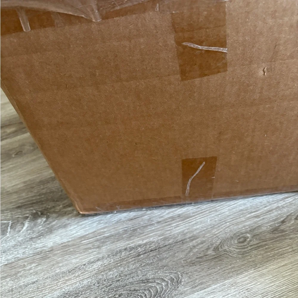 Pronovias Elegant White Wedding Dress - Picture 2 of 4